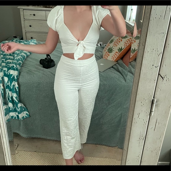 Miss Lola Tops - White Floral Two Piece Pants and Puff Sleeve Top